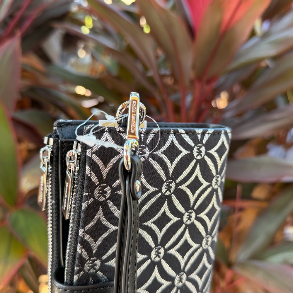 Michael Kors Jet Set Travel Double Zip Phone Wallet Wristlet MK Silver/Black - Picture 12 of 15